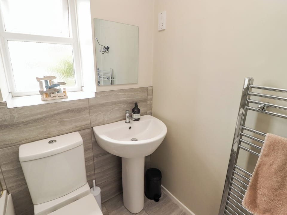 7 Cwrt Y Cadno Cottage in Llantwit Major