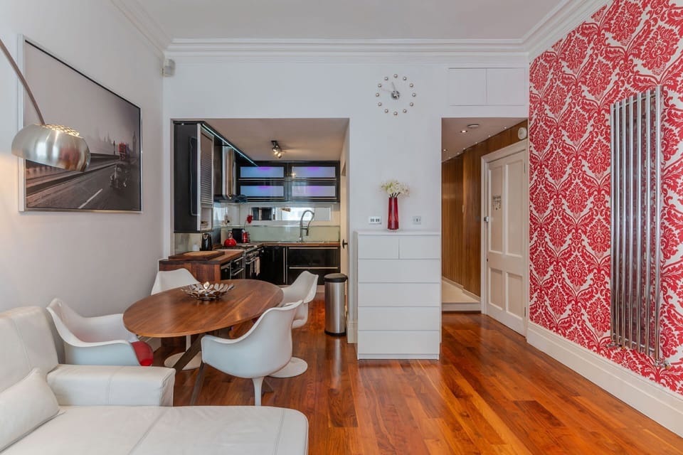 Apartment, 1 Double Bed with Sofa bed, Kitchen, City View (Fitzroy St 39B) | 1 bedroom, individually decorated, individually furnished, bed sheets