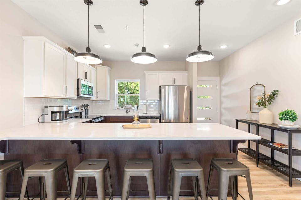 House, Multiple Beds (Lake Lookout Retreat) | Private kitchen | Coffee/tea maker