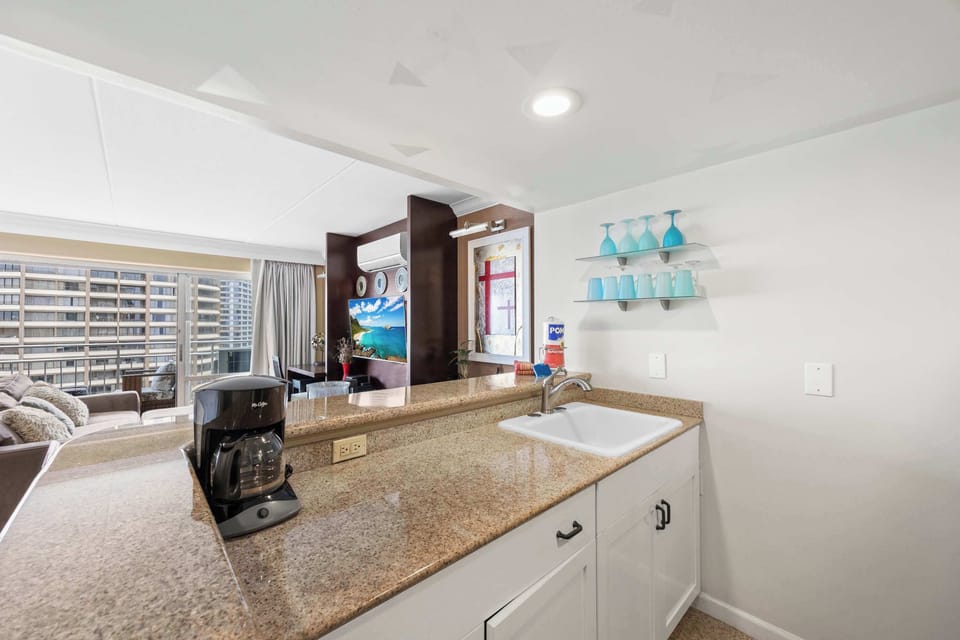 Apartment, City View (1 Bedroom) | Private kitchen | Coffee/tea maker, fridge, microwave, oven