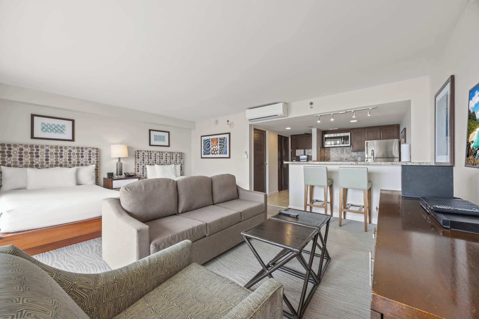 Apartment (1 Bedroom) | 1 bedroom, desk, laptop workspace, iron/ironing board