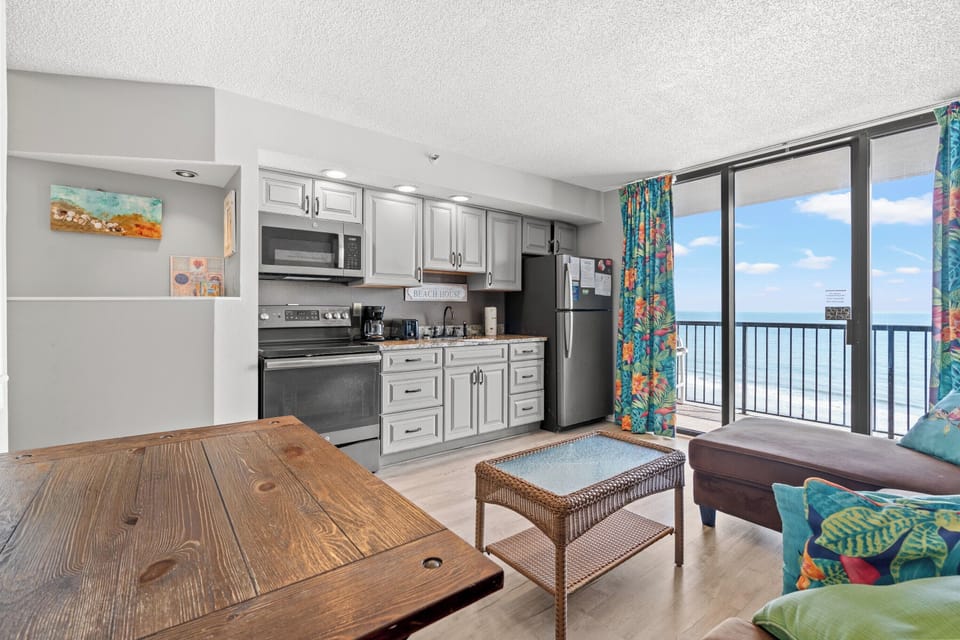 Condo, 1 Bedroom, Balcony, Oceanfront (1107) | Private kitchen | Microwave, coffee/tea maker, toaster