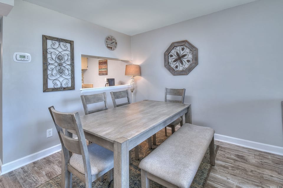 Condo, 2 Bedrooms, Pool Access (204) | In-room dining