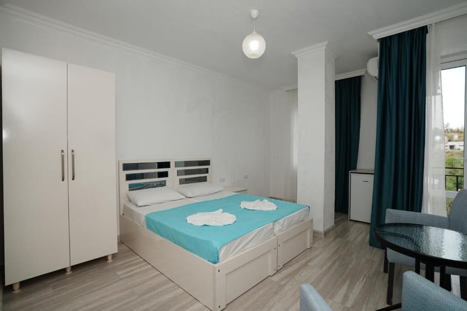 Family Room, Balcony, Courtyard View | WiFi (free)
