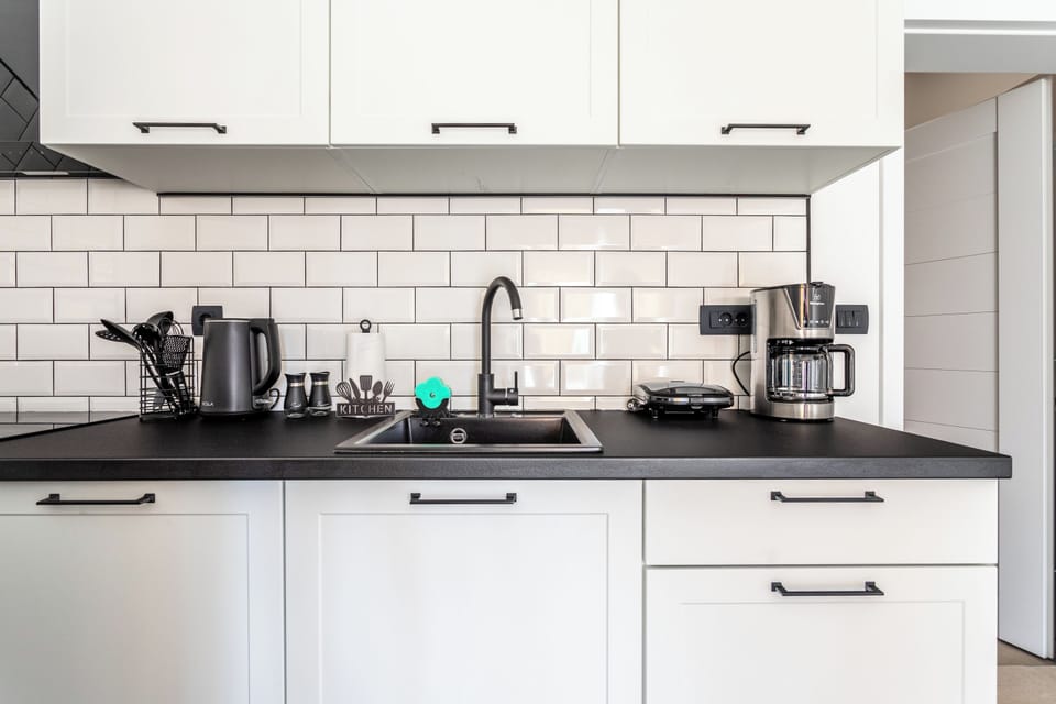 Studio, Non Smoking | Private kitchen | Coffee/tea maker, dining table