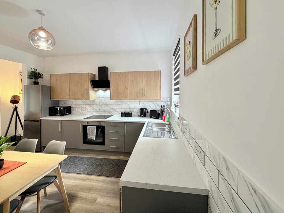 Family House, Kitchen, Garden Area | Private kitchen | Full-size fridge, microwave, oven, stovetop