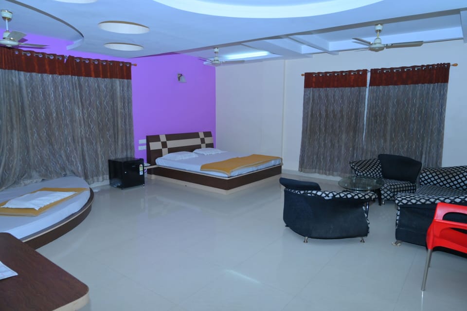 Luxury Studio | Desk, laptop workspace, WiFi (free)