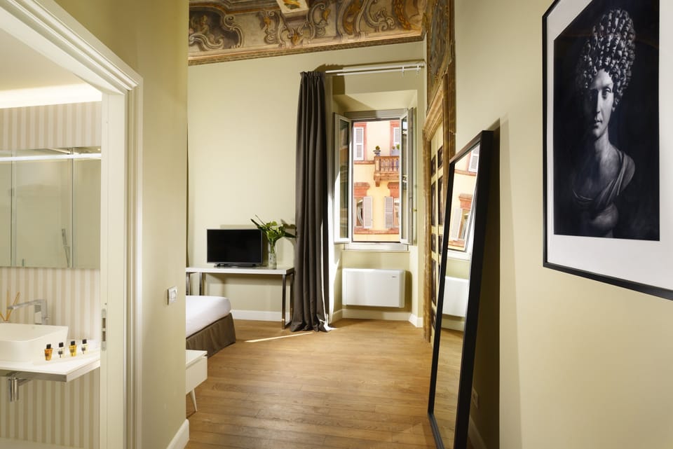 Suite | Frette Italian sheets, premium bedding, minibar, in-room safe