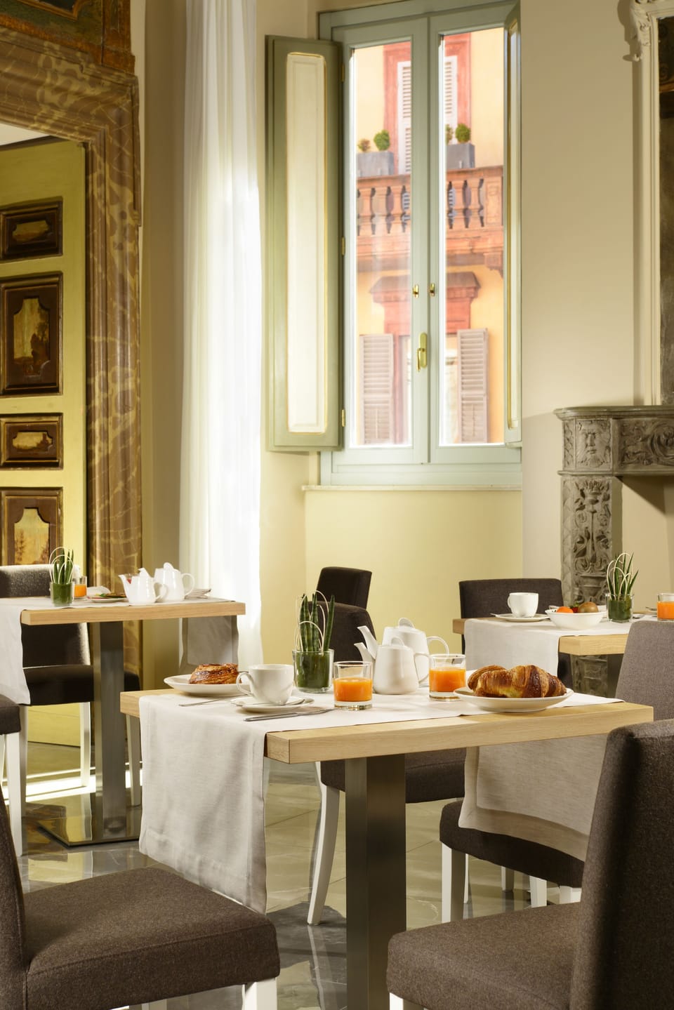 Free daily buffet breakfast