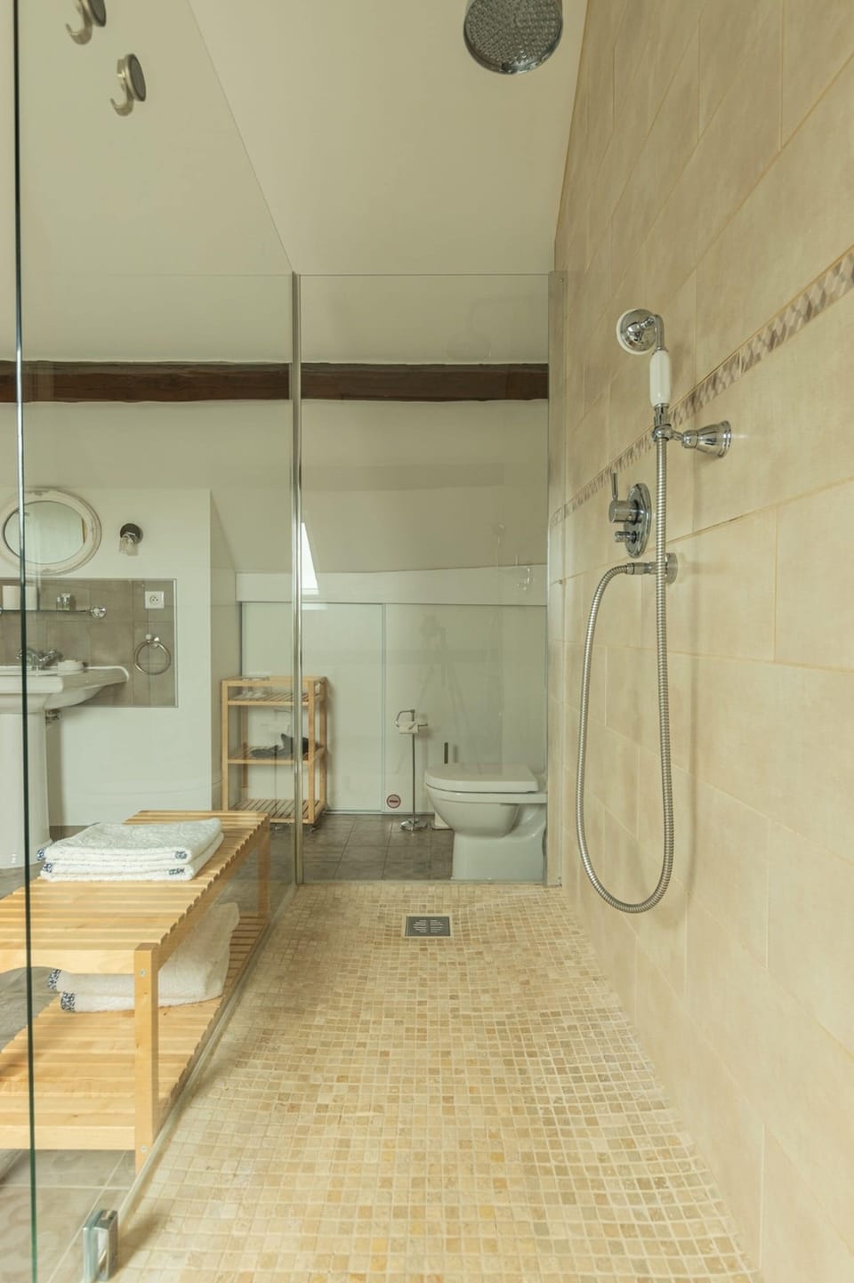 Deluxe Double Room | Bathroom | Hair dryer, towels, soap, shampoo