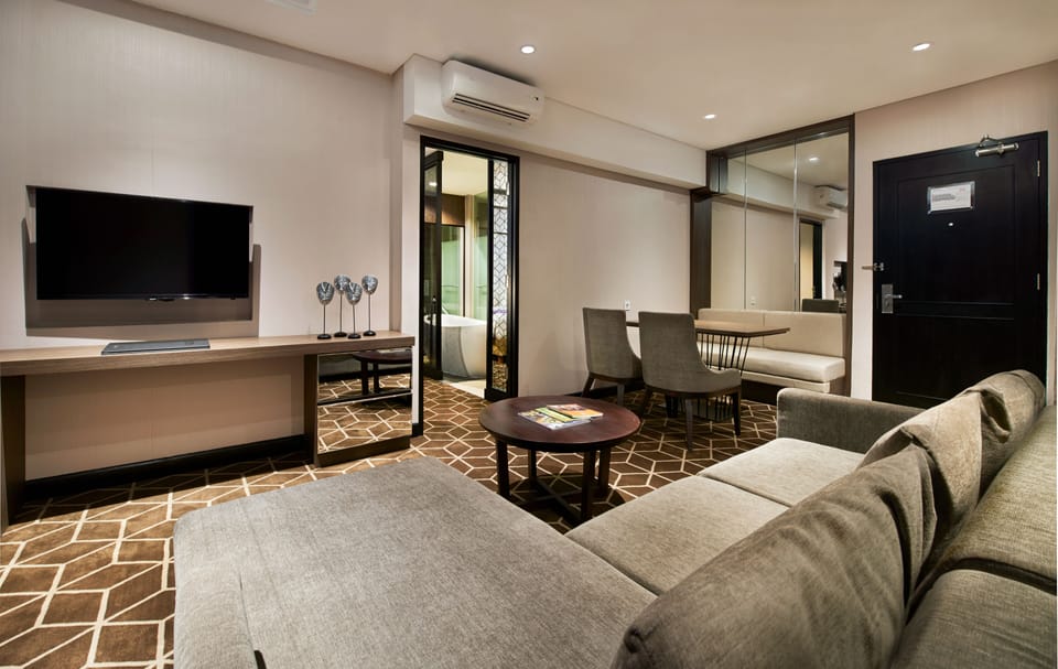 Premier Suite | Premium bedding, minibar, in-room safe, desk