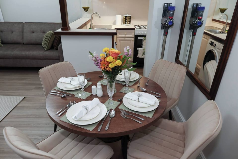 House, 2 Bedrooms | Dining