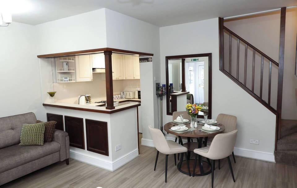 House, 2 Bedrooms | Dining room