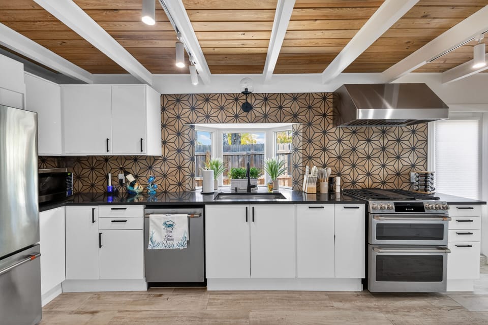Family House, Patio | Private kitchen | Coffee/tea maker, electric kettle, dining table