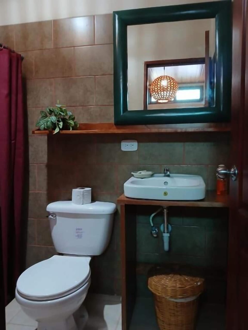 Shower, towels, shampoo, toilet paper