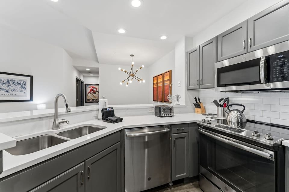 Fully equipped kitchen with bar seating