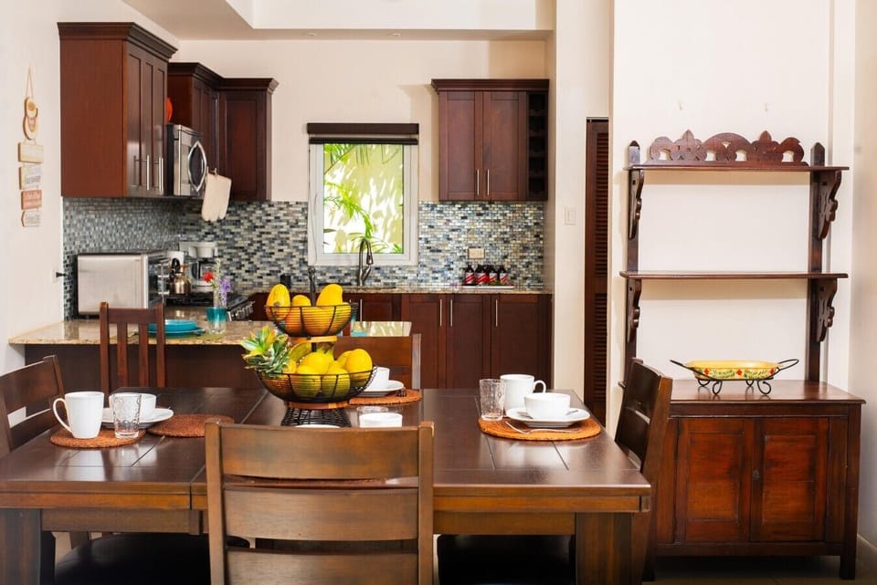 Kitchen and Breakfast Nook combo