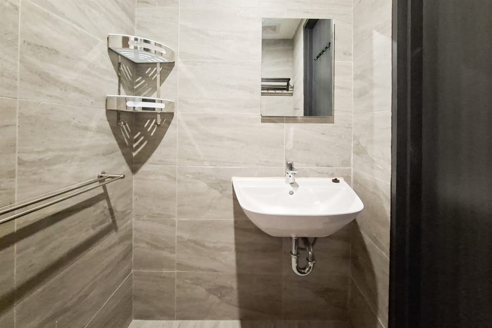Homey Modern Studio At Apartment The Collins Boulevard Apartment in Indonesia