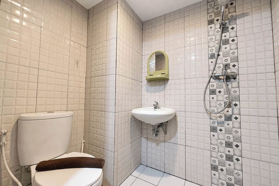 Standard Studio | Bathroom