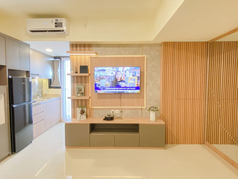 Standard Apartment | Television
