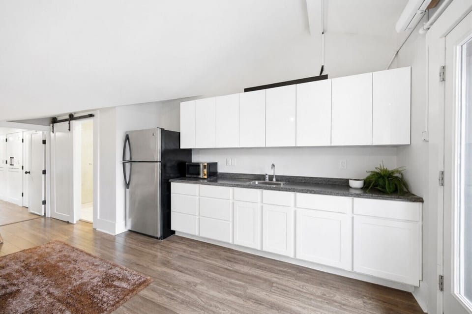 Extra living area with kitchenette