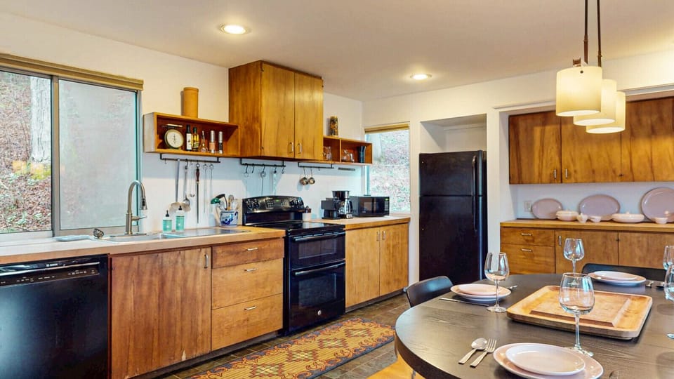 Full kitchen set up just for you!