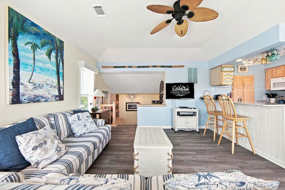 L46: Sandy Tee | TL Living Area - Deck Access