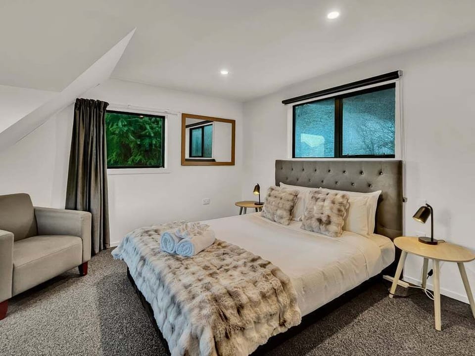Modern bedroom with comfortable furnishings