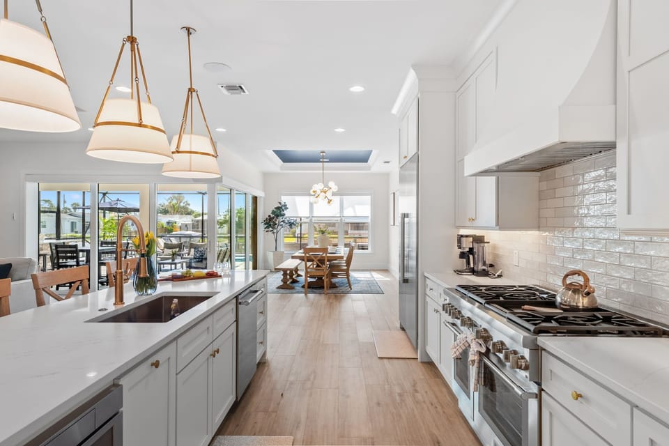 Fully equipped kitchen with everything you need to make your favorite meals