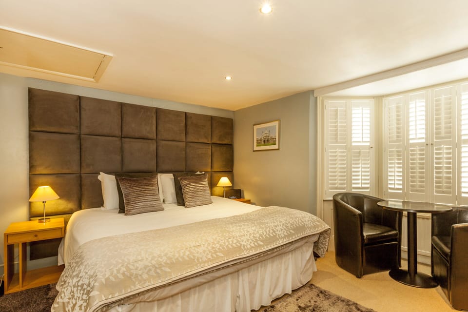 Deluxe Double or Twin Room | Desk, iron/ironing board, free WiFi, bed sheets