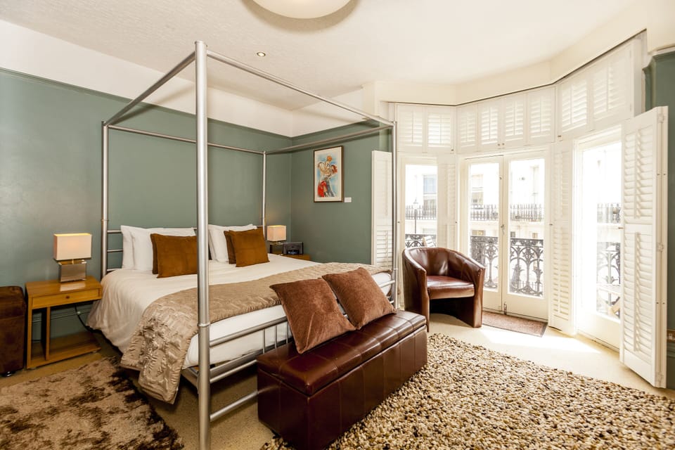 Luxury Double Room (Four Poster) | Desk, iron/ironing board, free WiFi, bed sheets