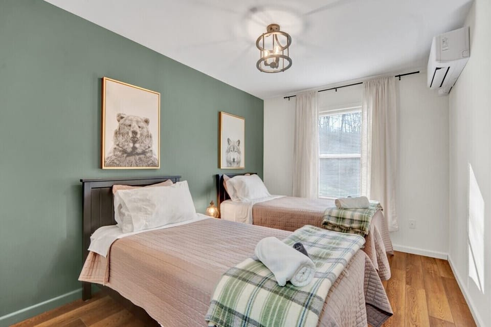 Double Twin Bedroom with Comfortable Modern Design
