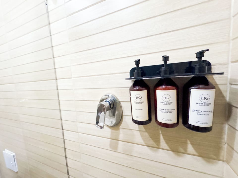 Comfort Double Room, 1 Queen Bed, Balcony, City View | Bathroom amenities | Shower, towels, soap, shampoo