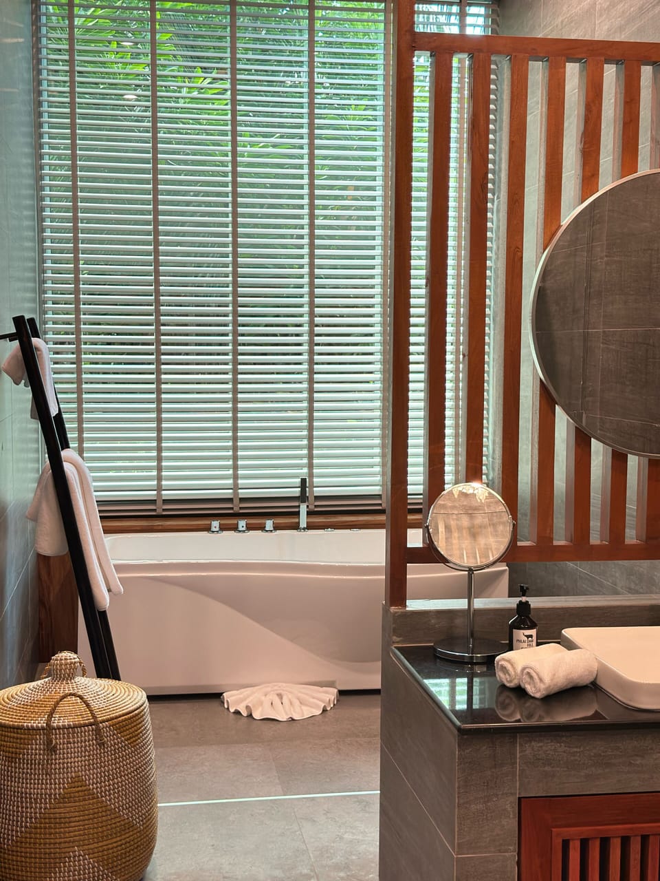 Deluxe Suite, Hill View | Bathroom | Free toiletries, hair dryer, slippers, towels