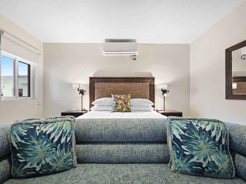 Suite | Iron/ironing board, WiFi (free)