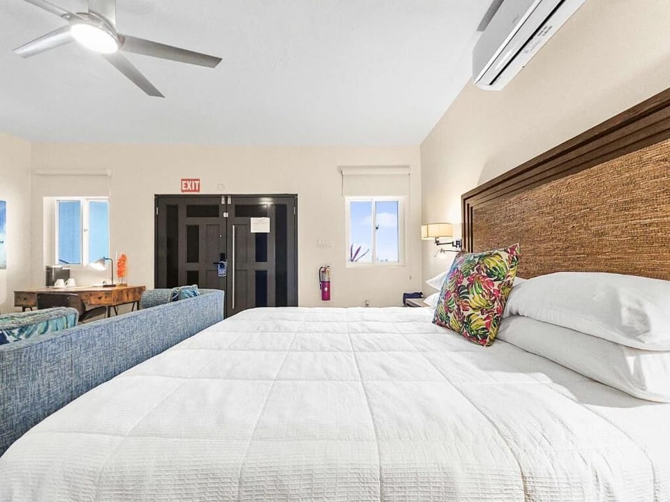 Suite | Iron/ironing board, WiFi (free)