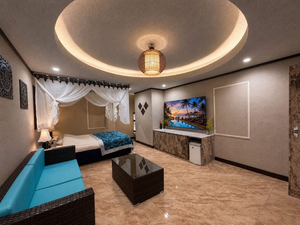 Luxury Double Room, Smoking | WiFi (free), bed sheets