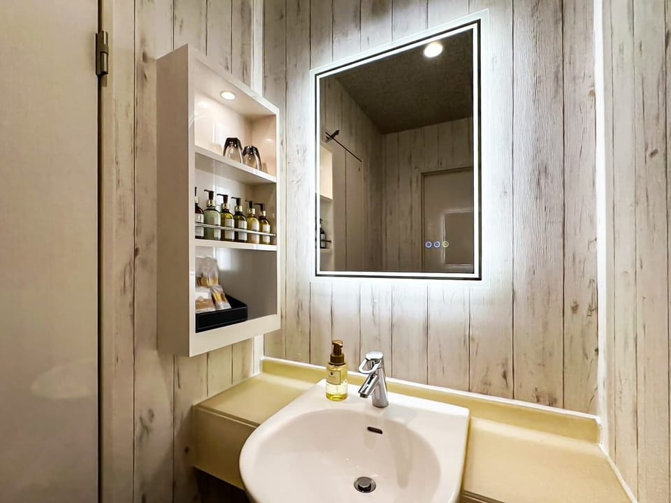Luxury Double Room, Smoking | WiFi (free), bed sheets