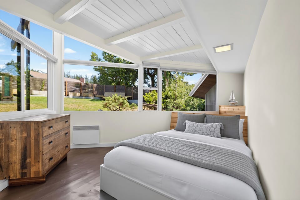 The bedroom features a queen bed and an ensuite bathroom.