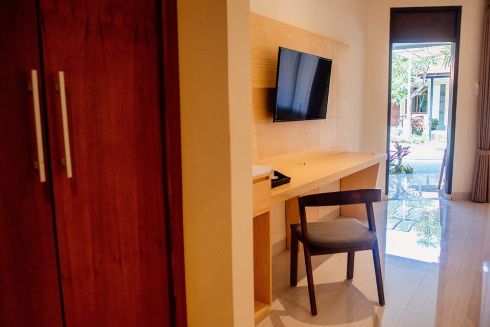 Superior Room, 1 Bedroom | Premium bedding, minibar, desk, rollaway beds