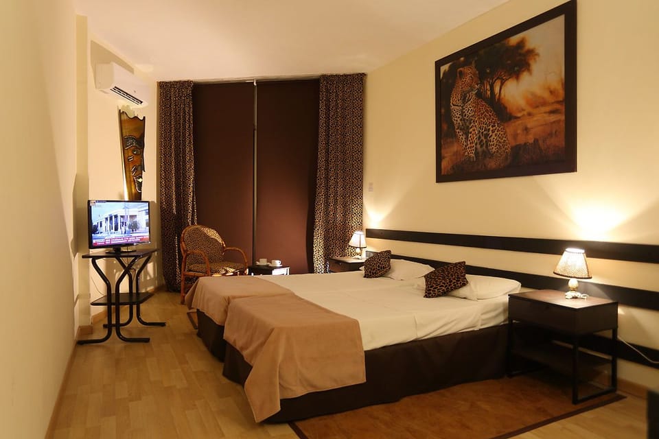 Deluxe Double or Twin Room | Bathroom | Free toiletries, towels