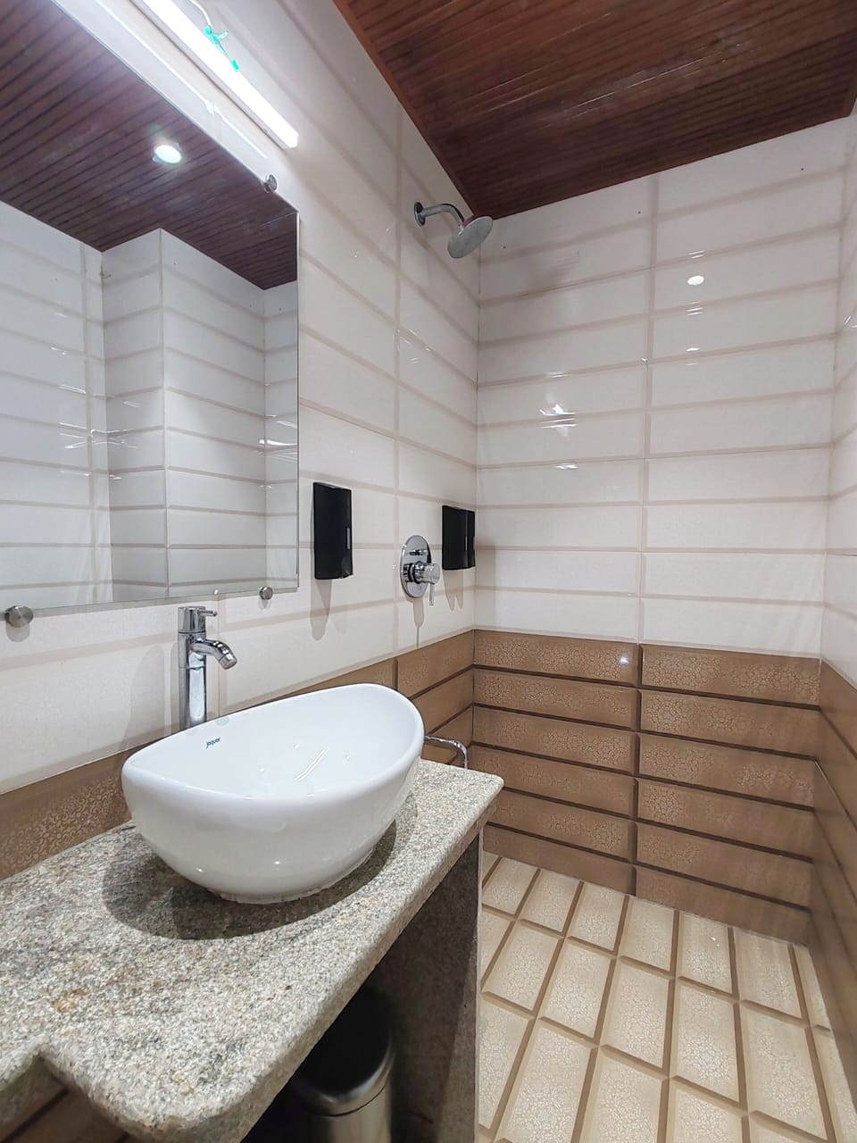 Deluxe Double Room, City View | Bathroom | Shower, free toiletries, towels, soap