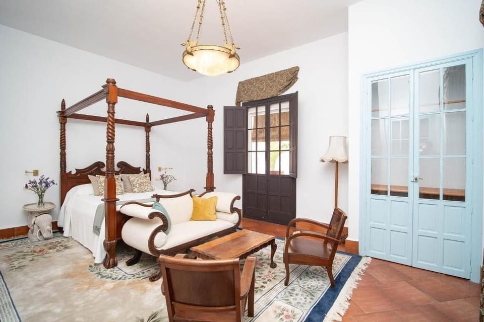 Deluxe Double Room | Iron/ironing board (on request), WiFi (free)
