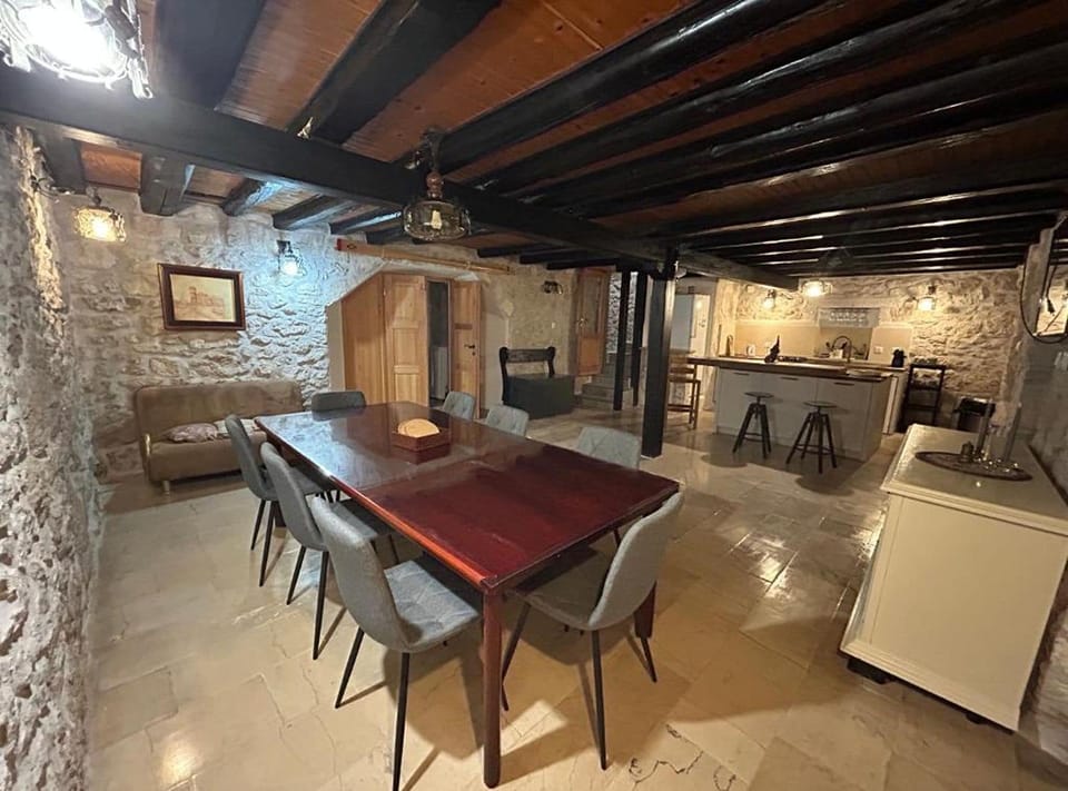 Apartment (Three Bedroom Apartment with Sea View) | Dining room