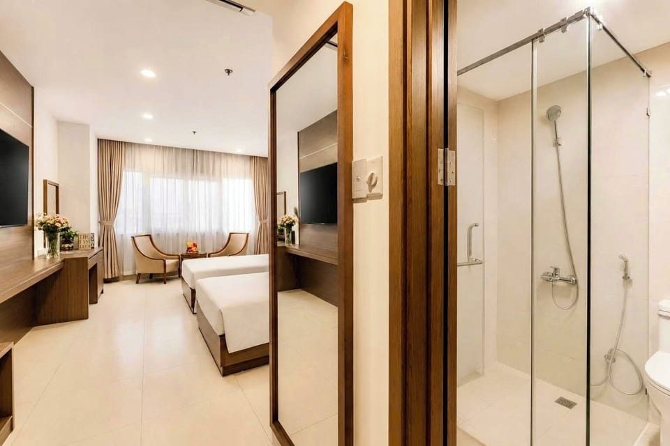 Deluxe Double or Twin Room, Garden View | Bathroom | Separate tub and shower, free toiletries, hair dryer, slippers