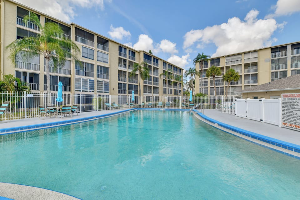 Lake Bayshore Phase 2 | Community Pool