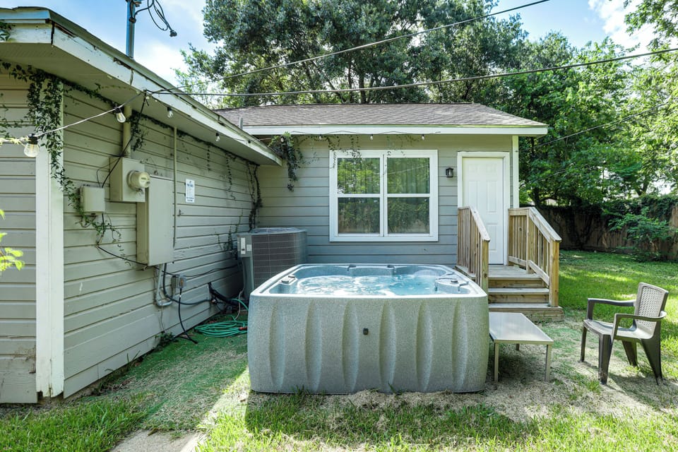 Private Hot Tub & Yard
