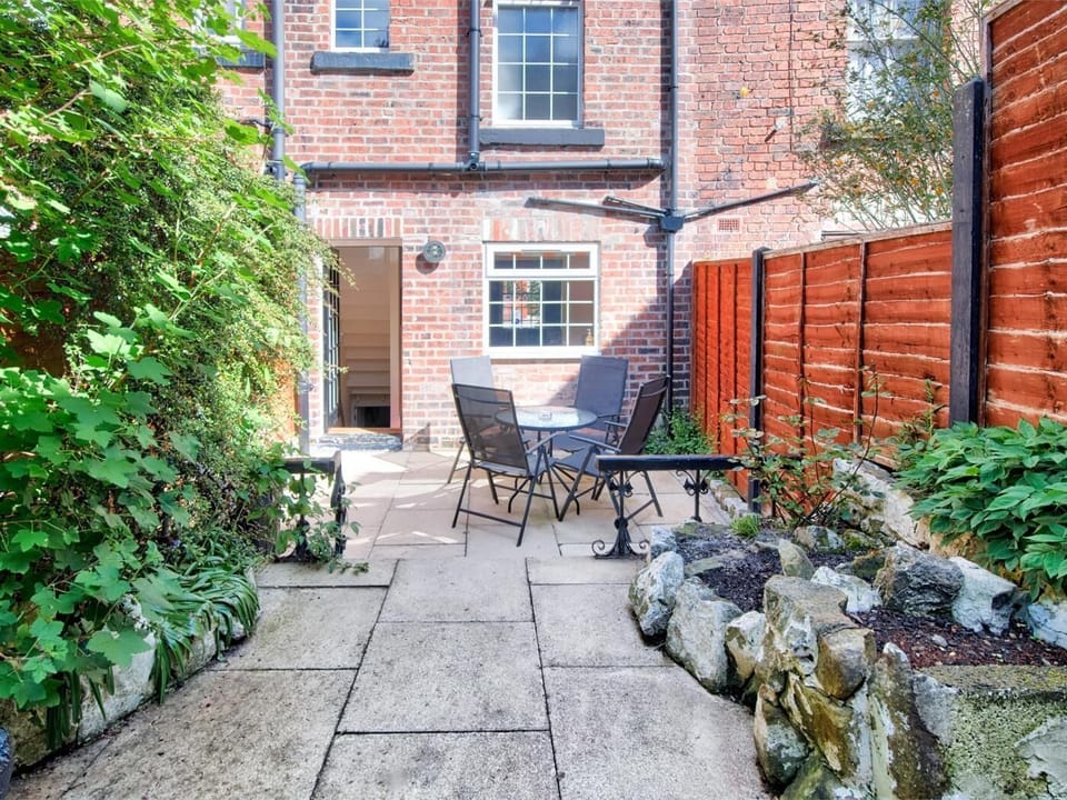Garden with seating area