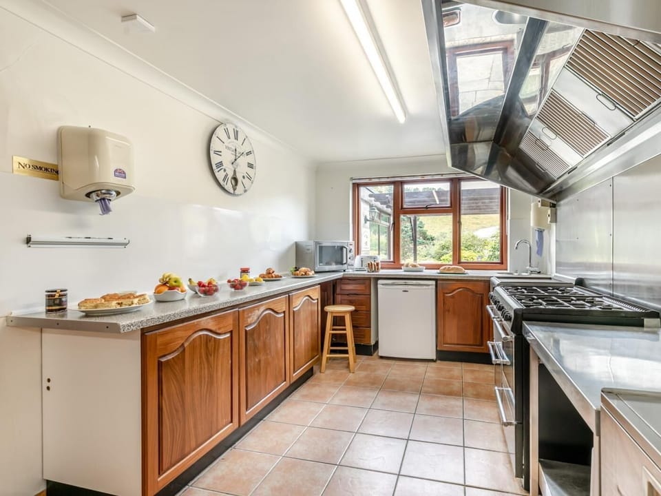 Large, fully equipped kitchen