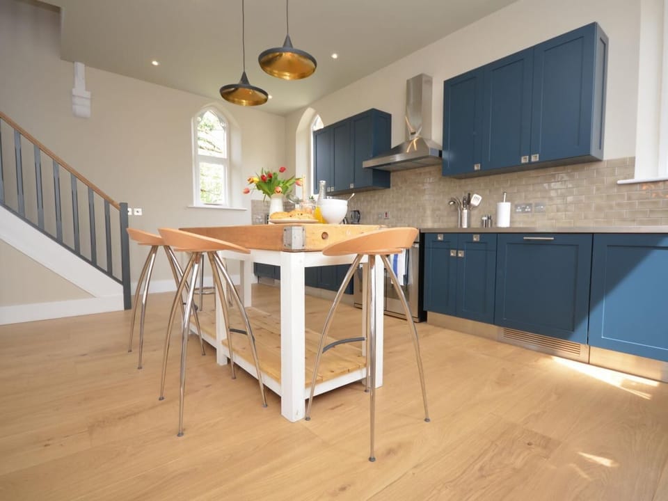 Kitchen area with breakfast bar